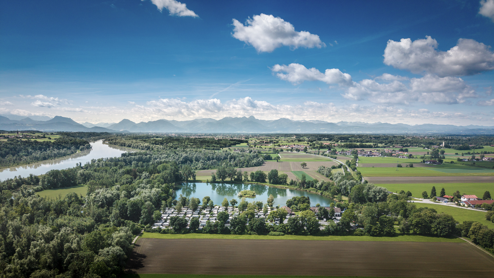 Nature camping & relaxation at Camping Erlensee in Schechen – holidays between the Inn meadows, cycle paths & Chiemgau region - Campingleitsystem Bayern