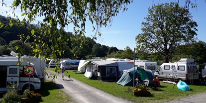 Campingplätze - Wasserrutsche - Deutschland - keine Einfassungshecken - Campingplatz Mainufer