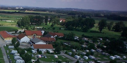 Campingplätze - Bänke und Tische für Zelt-Camper - Kirchham (Landkreis Passau) - Preishof Direkt am Golfplatz Bad Füssing-Kirchham