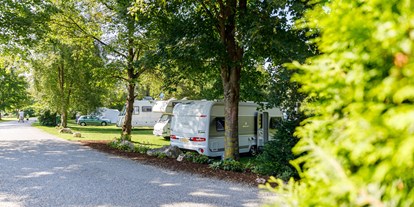 Campingplätze - Auto am Stellplatz - Region Augsburg - Campingplatz Ludwigshof am See