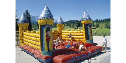 Campingplätze - Kinderspielplatz am Platz - Oberbayern - Alpen-Caravanpark Tennsee