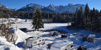 Campingplätze - Wohnwagenstellplatz vor der Schranke - Alpen-Caravanpark Tennsee