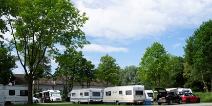 Campingplätze - Duschen mit Warmwasser: kostenpflichtig - Oberbayern - Ideal auch für große Wohnwägen und Wohnmobile - Campingplatz Erlensee