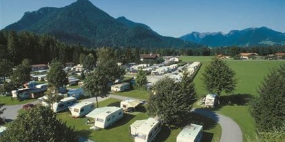 Campingplätze - Auto am Stellplatz - PLZ 83324 (Deutschland) - Camping Ortnerhof