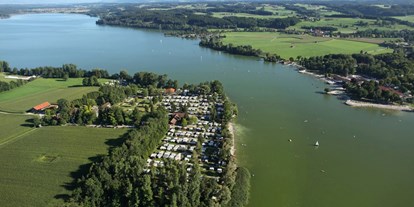Campingplätze - Auto am Stellplatz - Waging am See - Ferienparadies Gut Horn