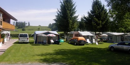 Campingplätze - Duschen mit Warmwasser: kostenpflichtig - Oberbayern - Camping Stadler