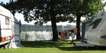 Campingplätze - Grillen mit Holzkohle möglich - Bayern - Camping Ferienpark Hainz am See