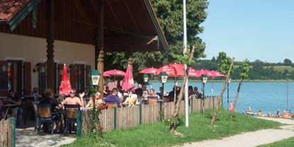 Campingplätze - Grillen mit Holzkohle möglich - Oberbayern - Seecamping Taching am See