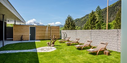 Campingplätze - Bänke und Tische für Zelt-Camper - Bayern - Ruhebereich Saunagarten - Camping-Resort Allweglehen