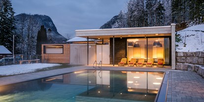 Campingplätze - Barrierefreie Sanitärgebäude - Berchtesgaden - Winterwellness im stimmungsvollen Abendlicht - Camping-Resort Allweglehen