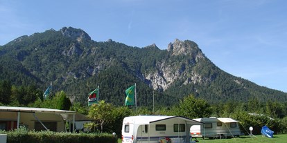 Campingplätze - Auto am Stellplatz - Camping Winkl-Landthal