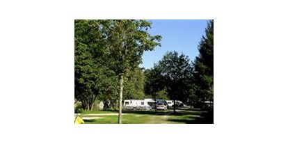 Campingplätze - Auto am Stellplatz - Deutschland - Camping Kratzmühle