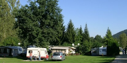 Campingplätze - Auto am Stellplatz - Camping Kratzmühle