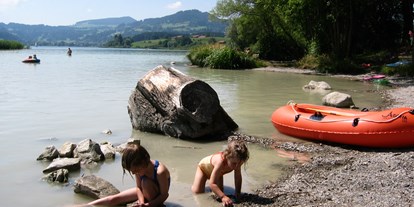 Campingplätze - Kochmöglichkeit - Allgäu / Bayerisch Schwaben - Insel Camping am See mit Ferienwohnung / Allgäu