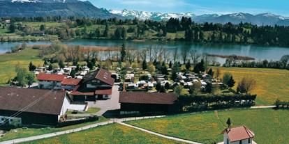 Campingplätze - Liegt in den Bergen - Allgäu / Bayerisch Schwaben - Insel Camping am See mit Ferienwohnung / Allgäu
