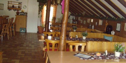 Campingplätze - Grillen mit Holzkohle möglich - Deutschland - Unser Aufenthaltsraum / Restaurant / Gaststätte am Caming Aach bei Oberstaufen - Camping-Aach bei Oberstaufen
