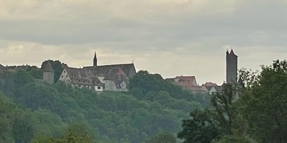 Campingplätze - Partnerbetrieb des Landesverbands - Franken - Panorama Rothenburg, kurzer Fußweg zur Stadt. - Camping Tauber Idyll