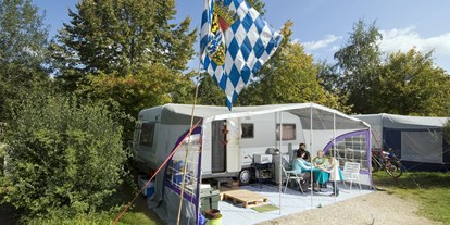 Campingplätze - Auto am Stellplatz - Deutschland - See Camping Langlau