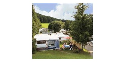 Campingplätze - Auto am Stellplatz - Deutschland - Camping am Hauenstein