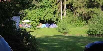 Campingplätze - Auto am Stellplatz - Deutschland - Campinplatz Schweinmühle