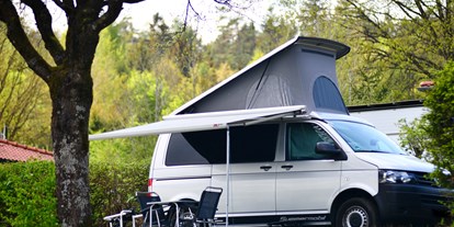 Campingplätze - Grillen mit Holzkohle möglich - Bayerischer Wald - Ferienpark Perlsee Camping