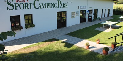 Campingplätze - Grillen mit Holzkohle möglich - Bayerischer Wald - Bavaria Kur- und Sportcampingpark