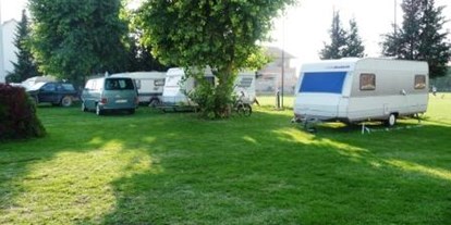 Campingplätze - Bänke und Tische für Zelt-Camper - Franken - Camping Estenfeld