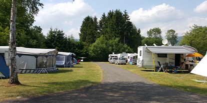 Campingplätze - Bänke und Tische für Zelt-Camper - Deutschland - Rhöncamping