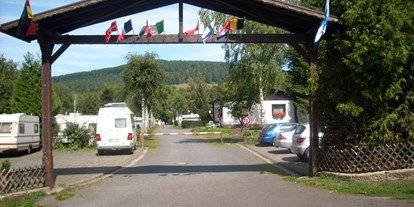 Campingplätze - Grillen mit Holzkohle möglich - Franken - Camping Kreuzberg Rhön
