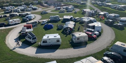 Campingplätze - Wohnwagenstellplatz vor der Schranke - Geslau - Mohrenhof Franken / Mohrencamp