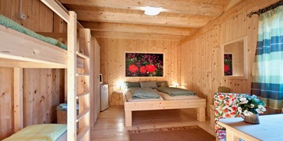 Campingplätze - Auto am Stellplatz - Bayerischer Wald - Stadl-Hotel für Familien und Reisegruppen, - Drei-Flüsse-Camping