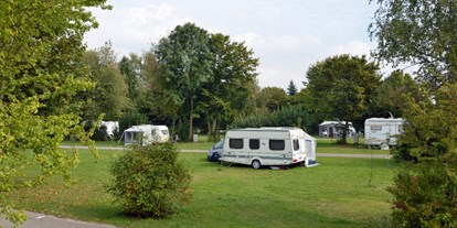 Campingplätze - Auto am Stellplatz - Deutschland - Donau-Lech Camping