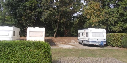 Campingplätze - Bänke und Tische für Zelt-Camper - Bayern - Caravan-Club Forchheim