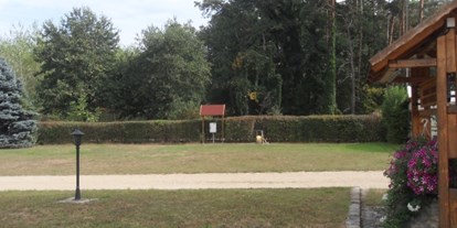 Campingplätze - Bänke und Tische für Zelt-Camper - Deutschland - Caravan-Club Forchheim