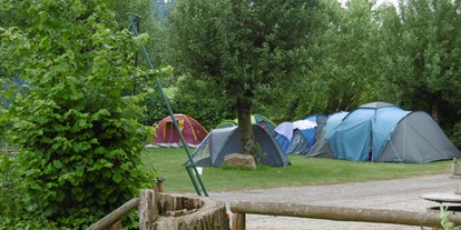 Campingplätze - Auto am Stellplatz - Franken - Camping Schmittn Hof