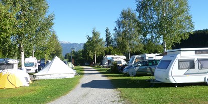 Campingplätze - Auto am Stellplatz - Deutschland - Campingplatz Seewang