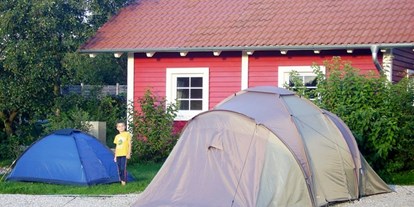Campingplätze - Bänke und Tische für Zelt-Camper - PLZ 84347 (Deutschland) - Campingoase Rottal