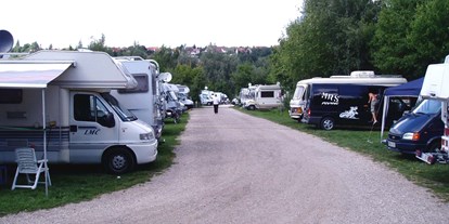 Campingplätze - Baden in natürlichen Gewässern - Reisemobilhafen auf der Badehalbinsel Absberg