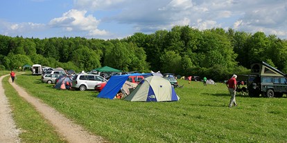 Campingplätze - Auto am Stellplatz - Deutschland - Campingplatz Moritz