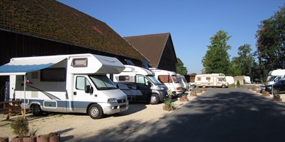 Campingplätze - Grillen mit Holzkohle möglich - Allgäu / Bayerisch Schwaben - Camping Gutshof Donauried