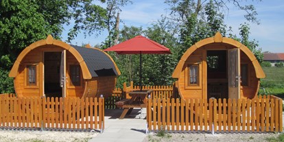 Campingplätze - Bänke und Tische für Zelt-Camper - Bayern - Unsere gemütlichen Campingfässer - Camping Gutshof Donauried