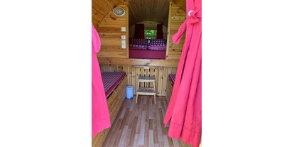 Campingplätze - Ver- und Entsorgung für Reisemobile - Zellingen - Inneneinrichtung der Weinfässer - Main Camp Resort