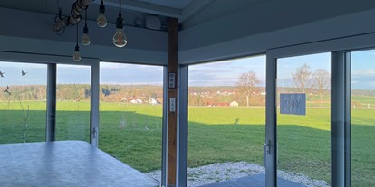 Campingplätze - Hunde möglich:: in der Nebensaison - Ostbayern - Vom Whirlpool hat man Blick auf den Sonnenuntergang.  - Naturcamping