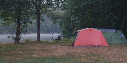 Campingplätze - Duschen mit Warmwasser: kostenpflichtig - Franken - Mainglueck Camping Zelten am Morgen - Mainglück Camping