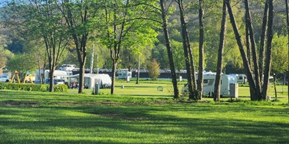 Campingplätze - Bänke und Tische für Zelt-Camper - Franken - Mainglueck Camping Platz Übersicht - Mainglück Camping