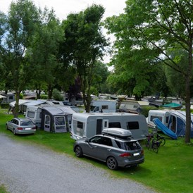 Campingplatz: Komfortstellplätze mit Ab- und zuwasser - Campingplatz Erlensee