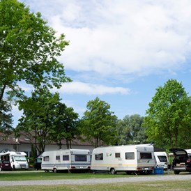 Campingplatz: Ideal auch für große Wohnwägen und Wohnmobile - Campingplatz Erlensee
