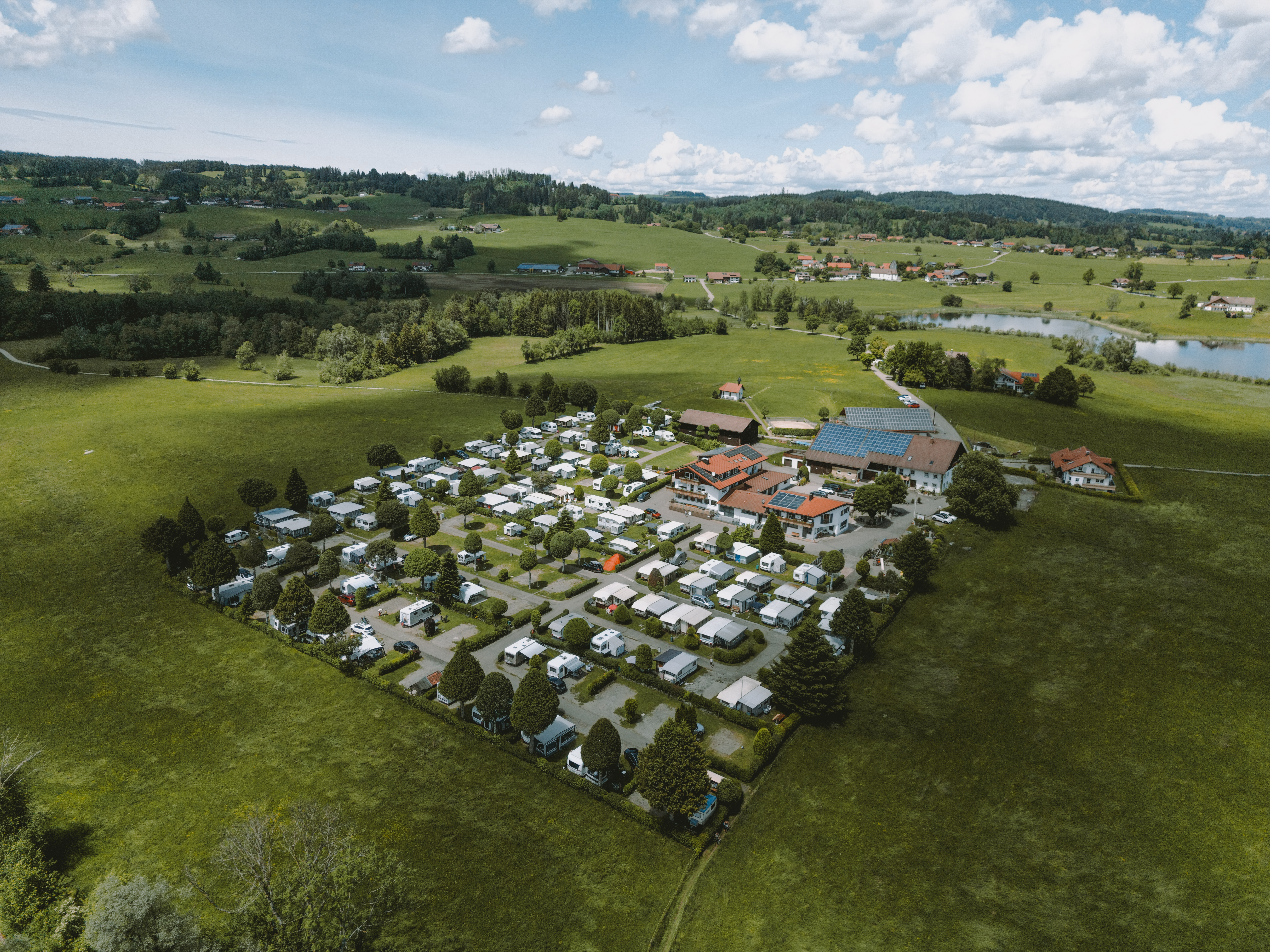 Insel Camping am See mit Ferienwohnung / Allgu | Campingplatz in Bayern