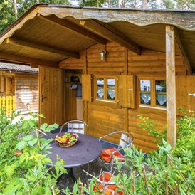 Campingplatz: Für etwas mehr Komfort bieten wir u.a. unsere Blockhütten an. - Camping Waldsee 