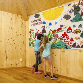 Campingplatz: In unserem Pavillon findet in den bayerischen Pfingst- und Sommerferien Kinderanimation statt. - Camping Waldsee 